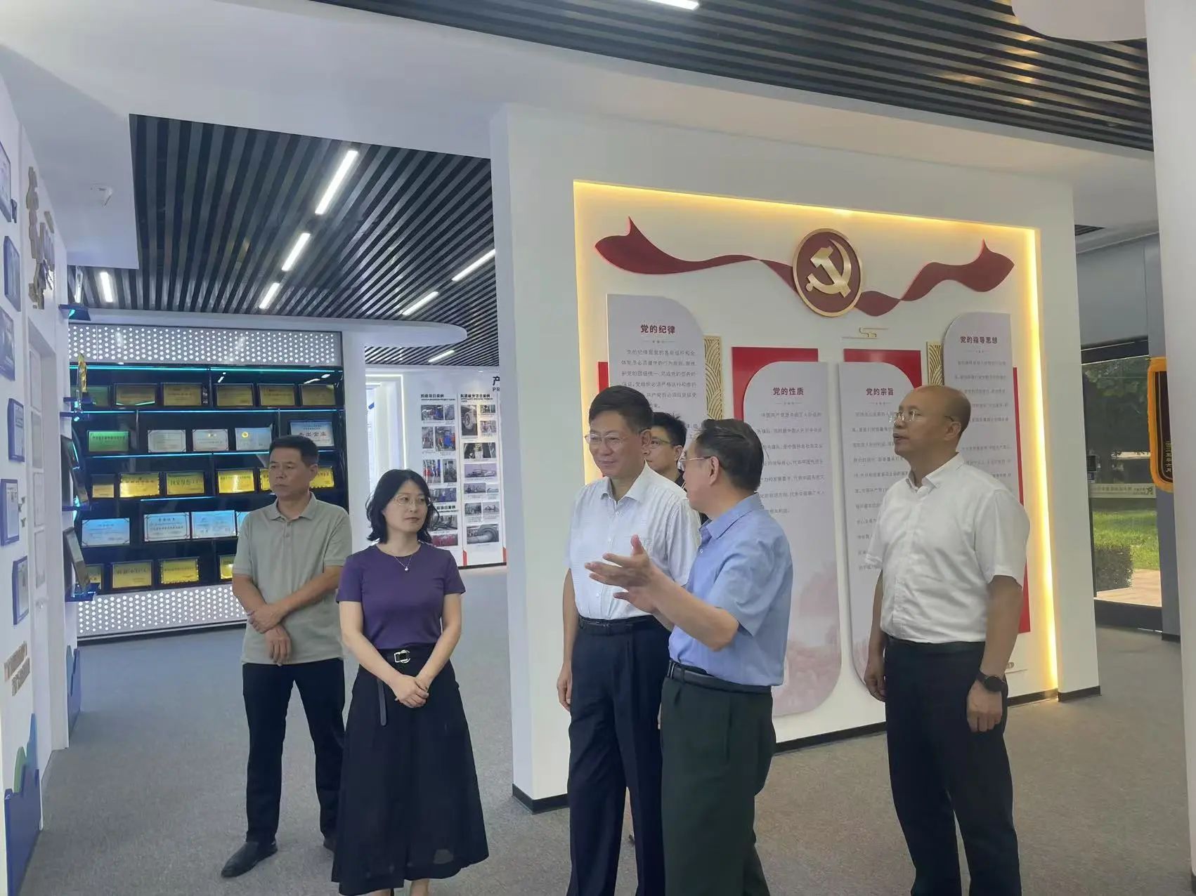 �ӱ���ҵ��ѧ�����ŶӸ�ǿ���ҵ����